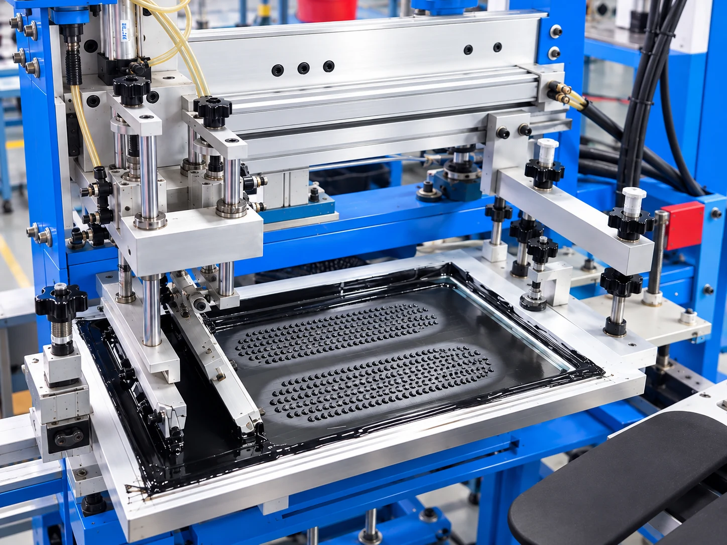 Grip application equipment and silicone pattern plate