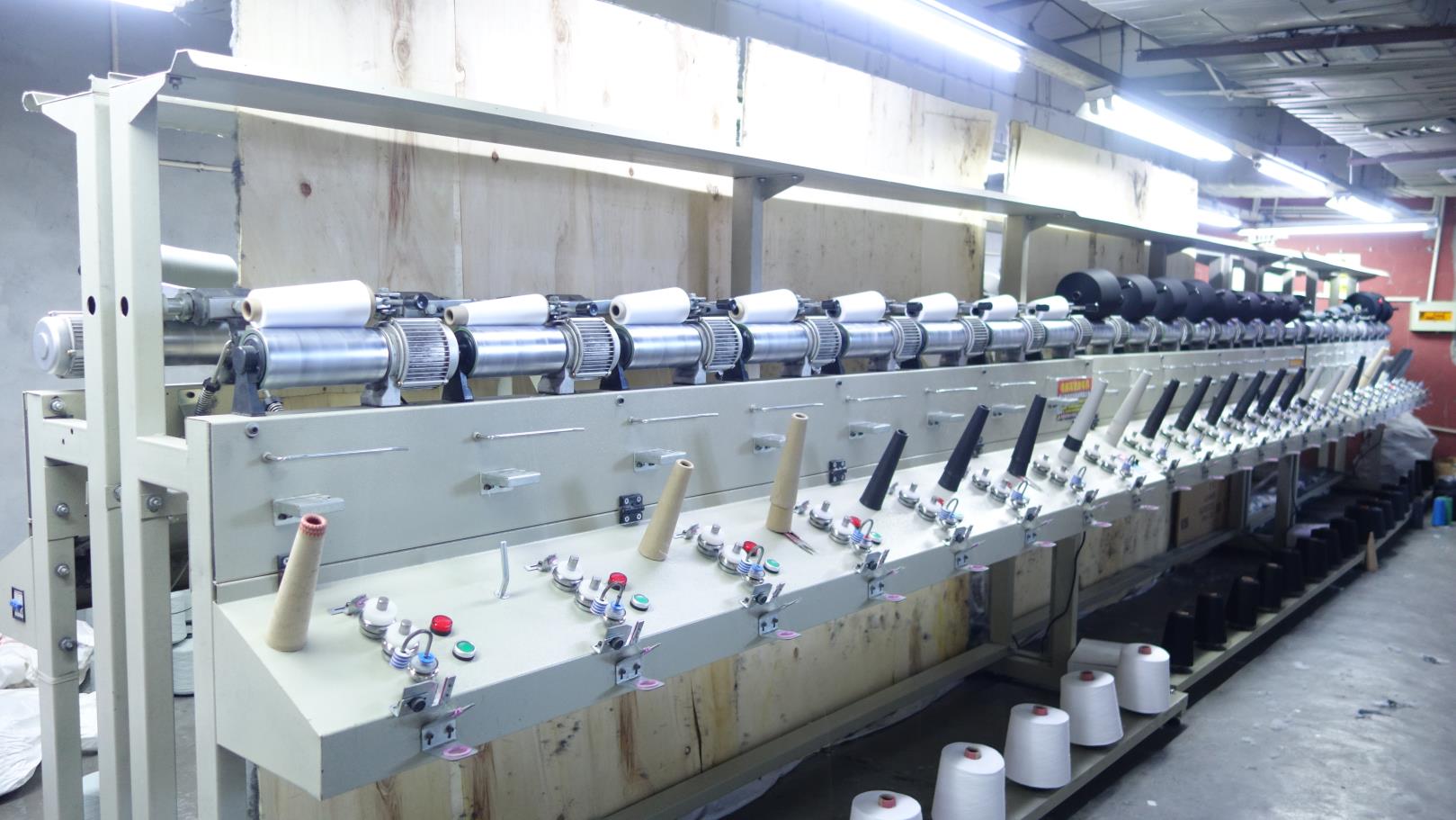 Sock production machinery and yarn feeding stations