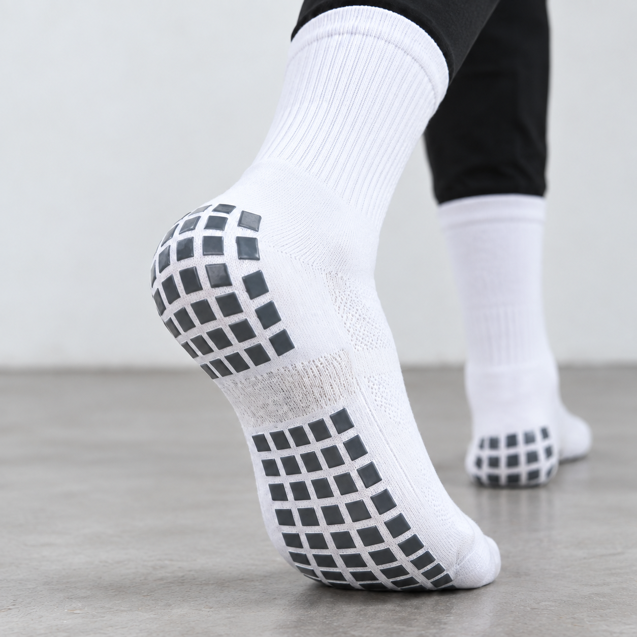 Close-up of the grip sole pattern on Grip Low 01
