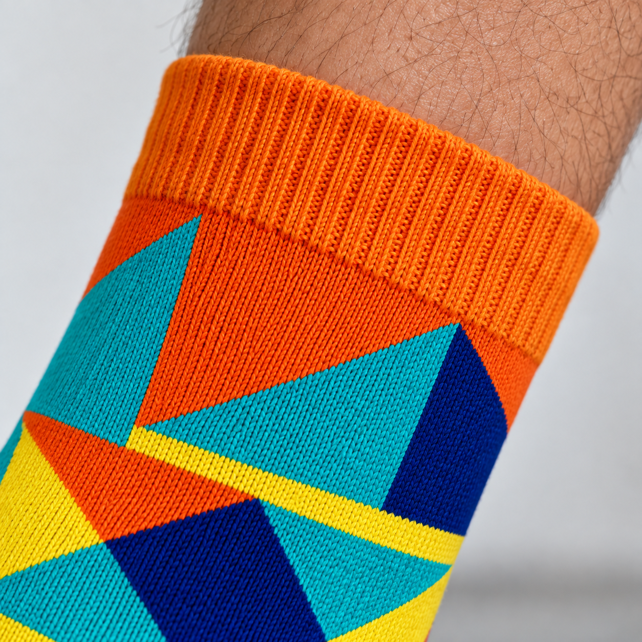 Close-up of the knit color and cuff detail on Retro Sport 01