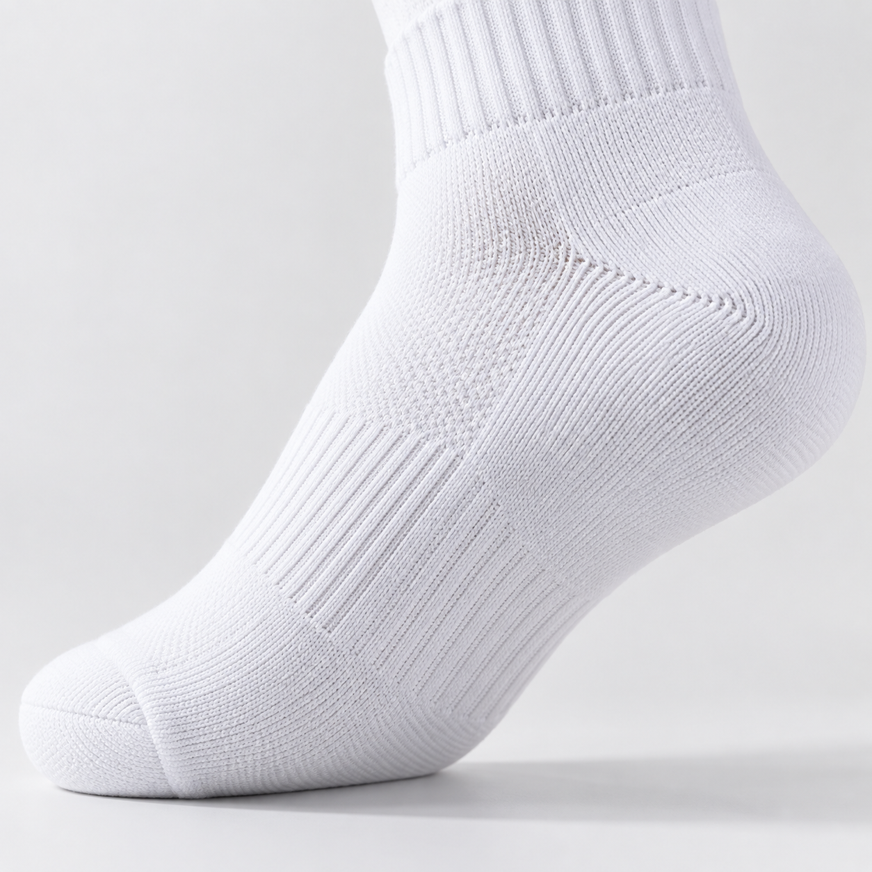 Close view of Essential Quarter 01 footbed knit and heel shaping