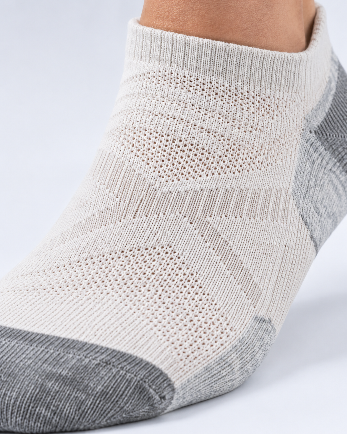 Running Quarter 01 upper mesh ventilation knit macro detail