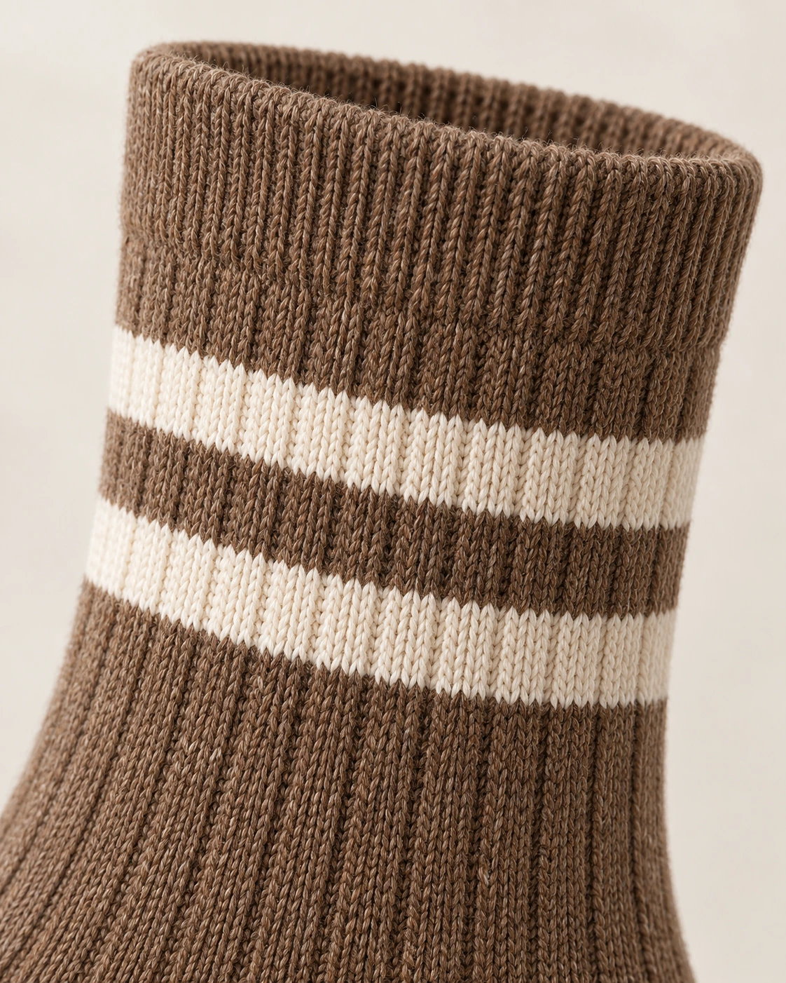 Close-up of Varsity Crew 01 cuff stripes